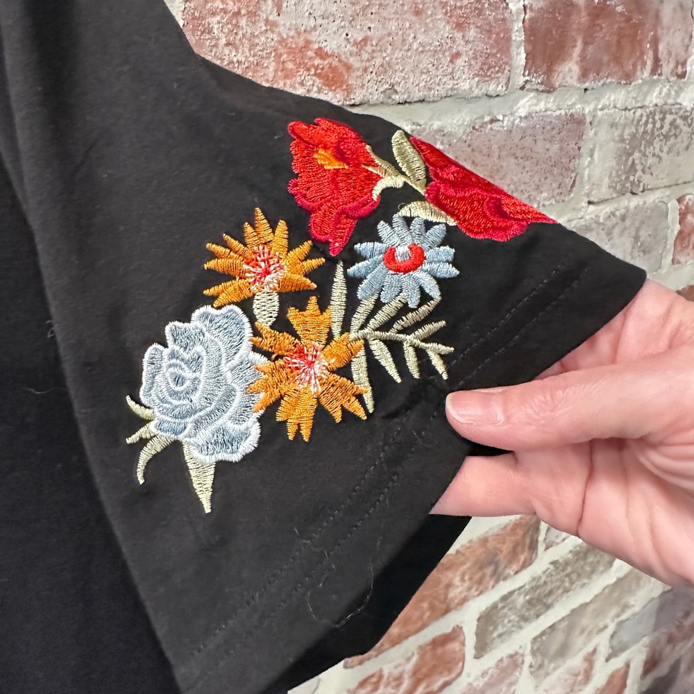 Emery Rose T-Shirt Women 3XL Black Floral Embroidered Short Sleeve Crew Neck Top - Picture 2 of 8